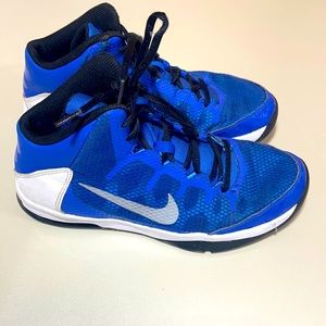 Boys blue Nike high top sneakers big boys size 6.5